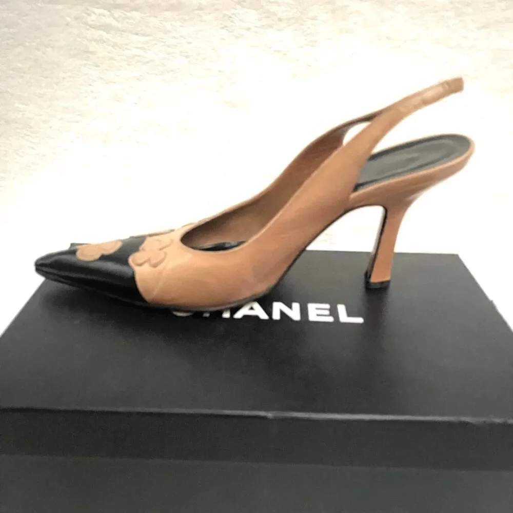 Rare! Auc CHANEL Two tone Flowers Slingback Heels IT 7,5 US 7,5